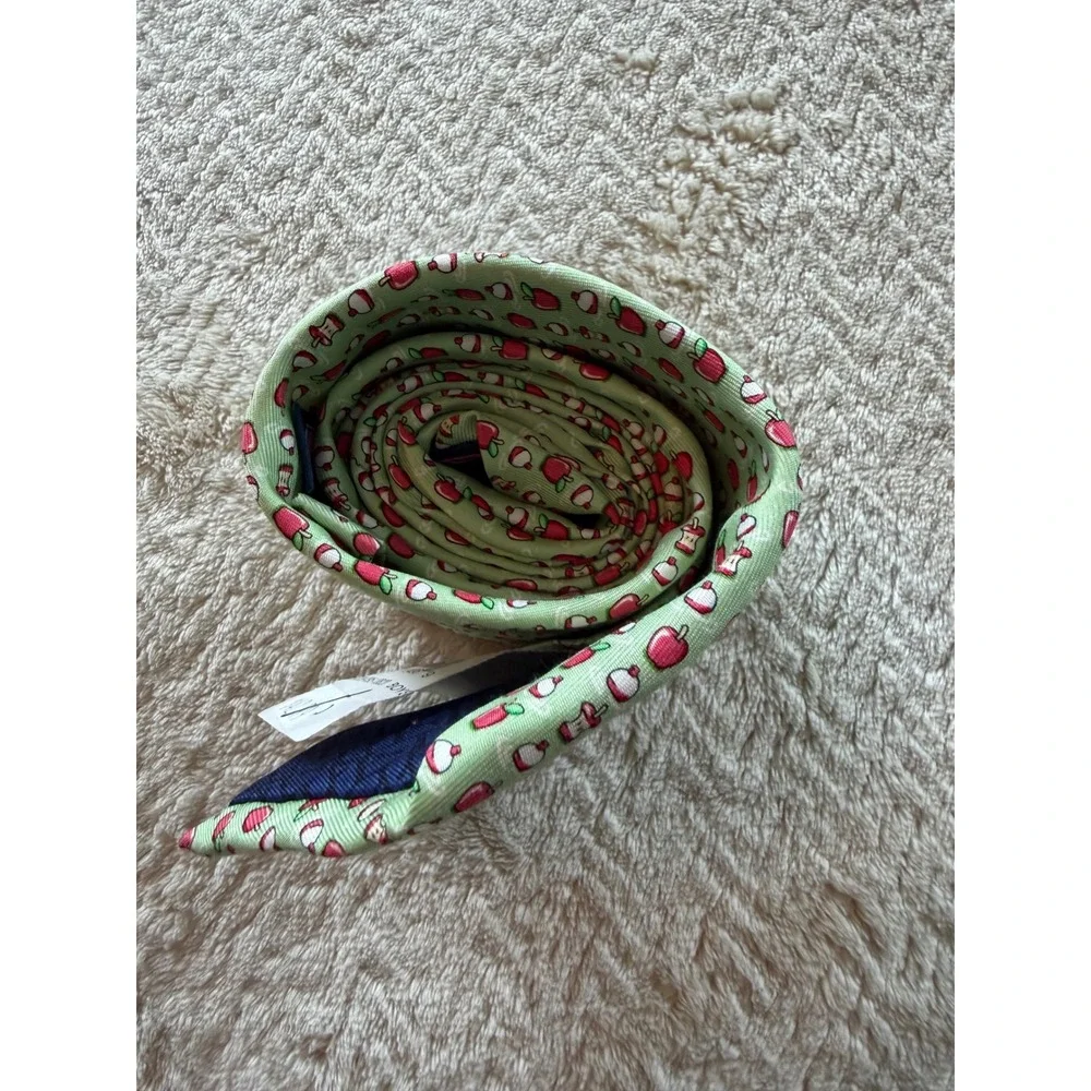 Vineyard Vines Boys Silk Tie Green Bobbing for Apples Pattern Necktie 48 Inch